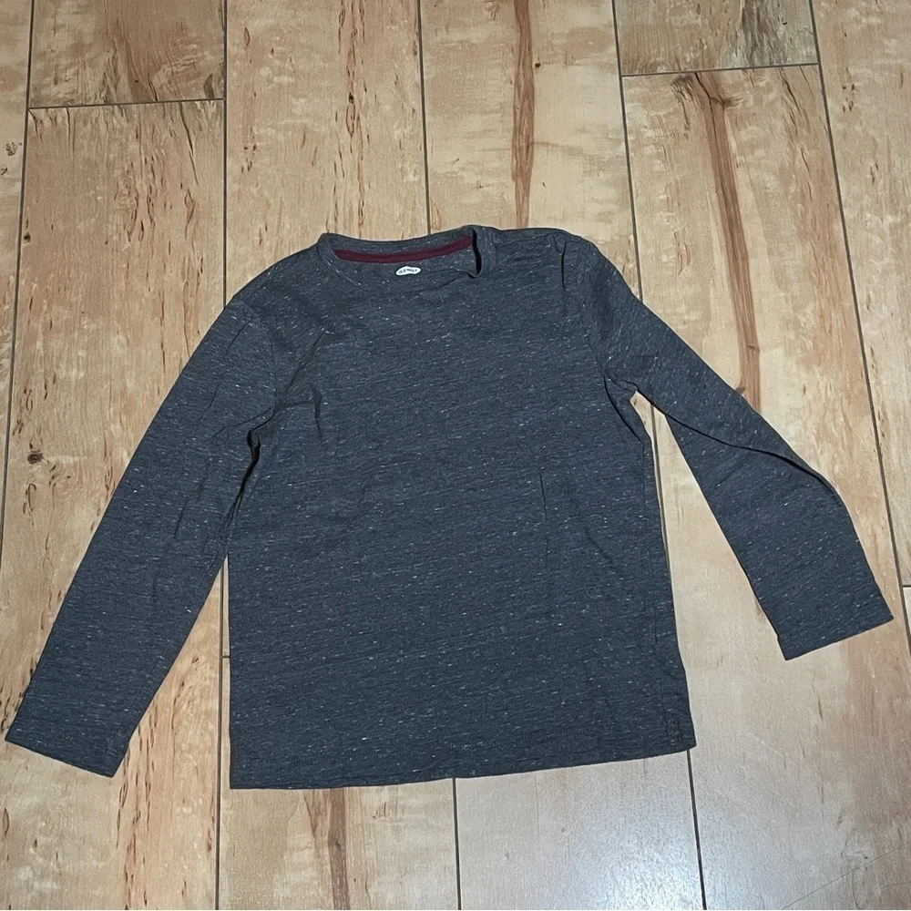 Old Navy, short sleeve‎ & long sleeve tees , boy’s size 8 Medium, black, gray